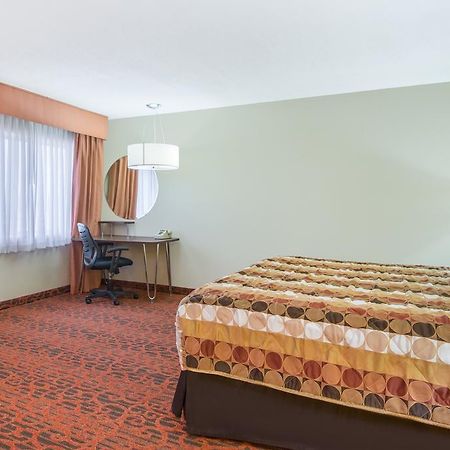Super 8 By Wyndham Portales Motel Kültér fotó