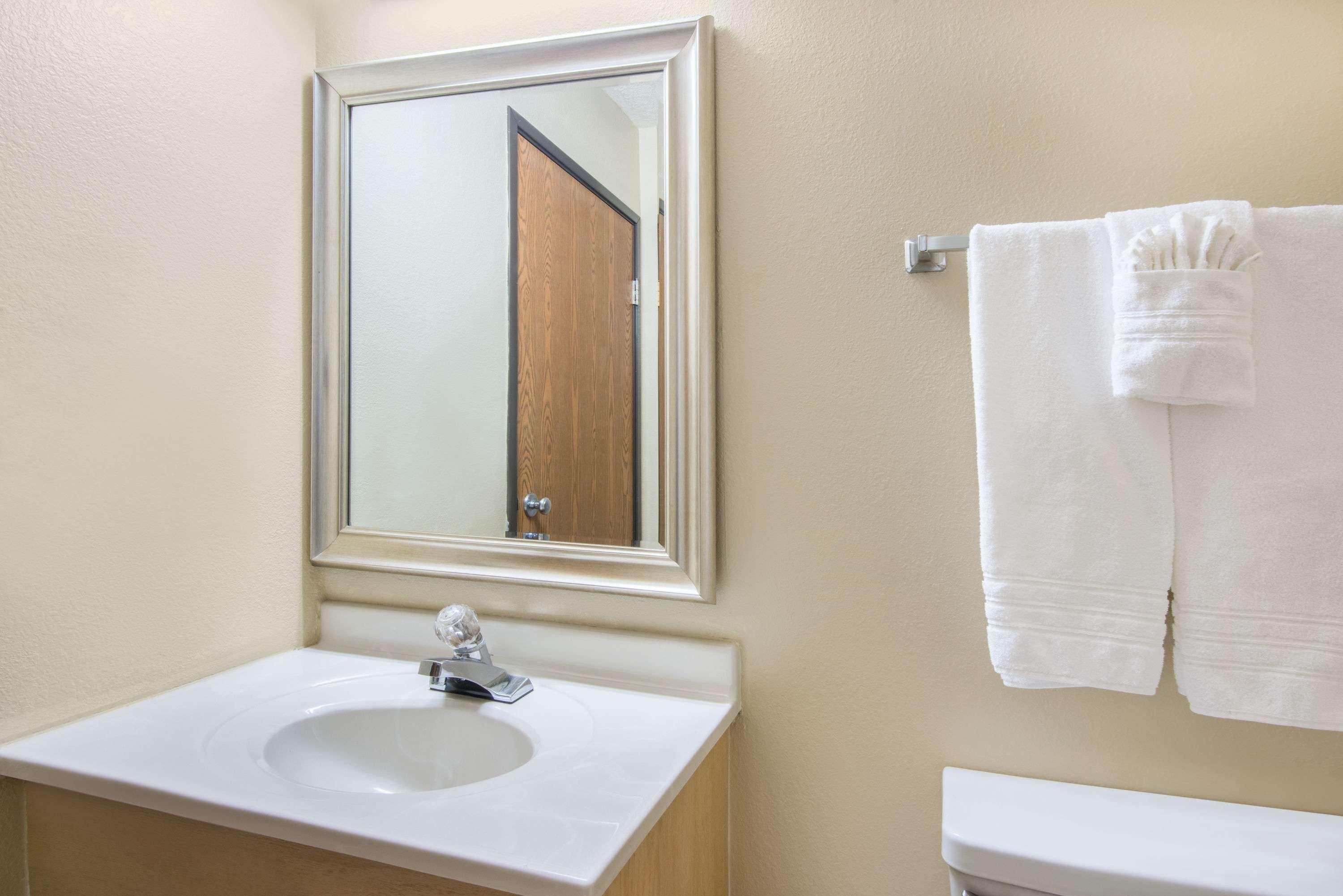 Super 8 By Wyndham Portales Motel Kültér fotó