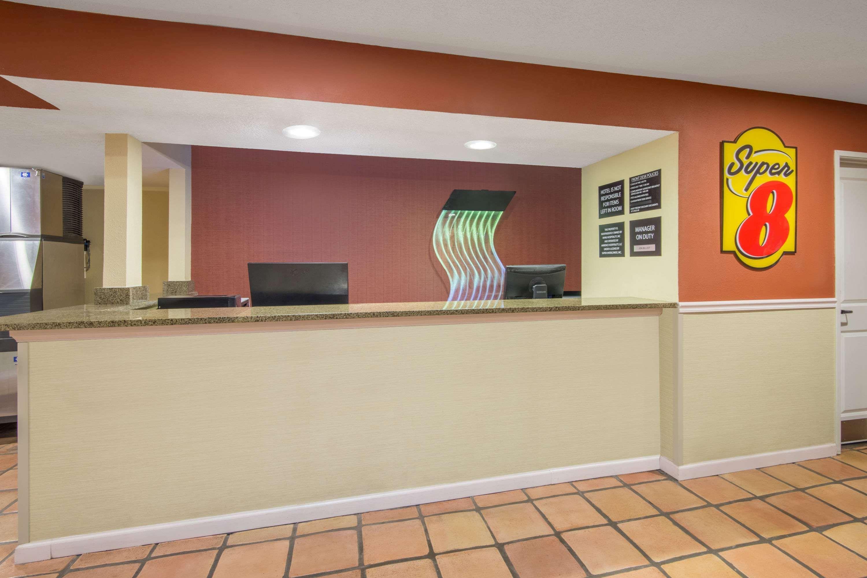 Super 8 By Wyndham Portales Motel Kültér fotó